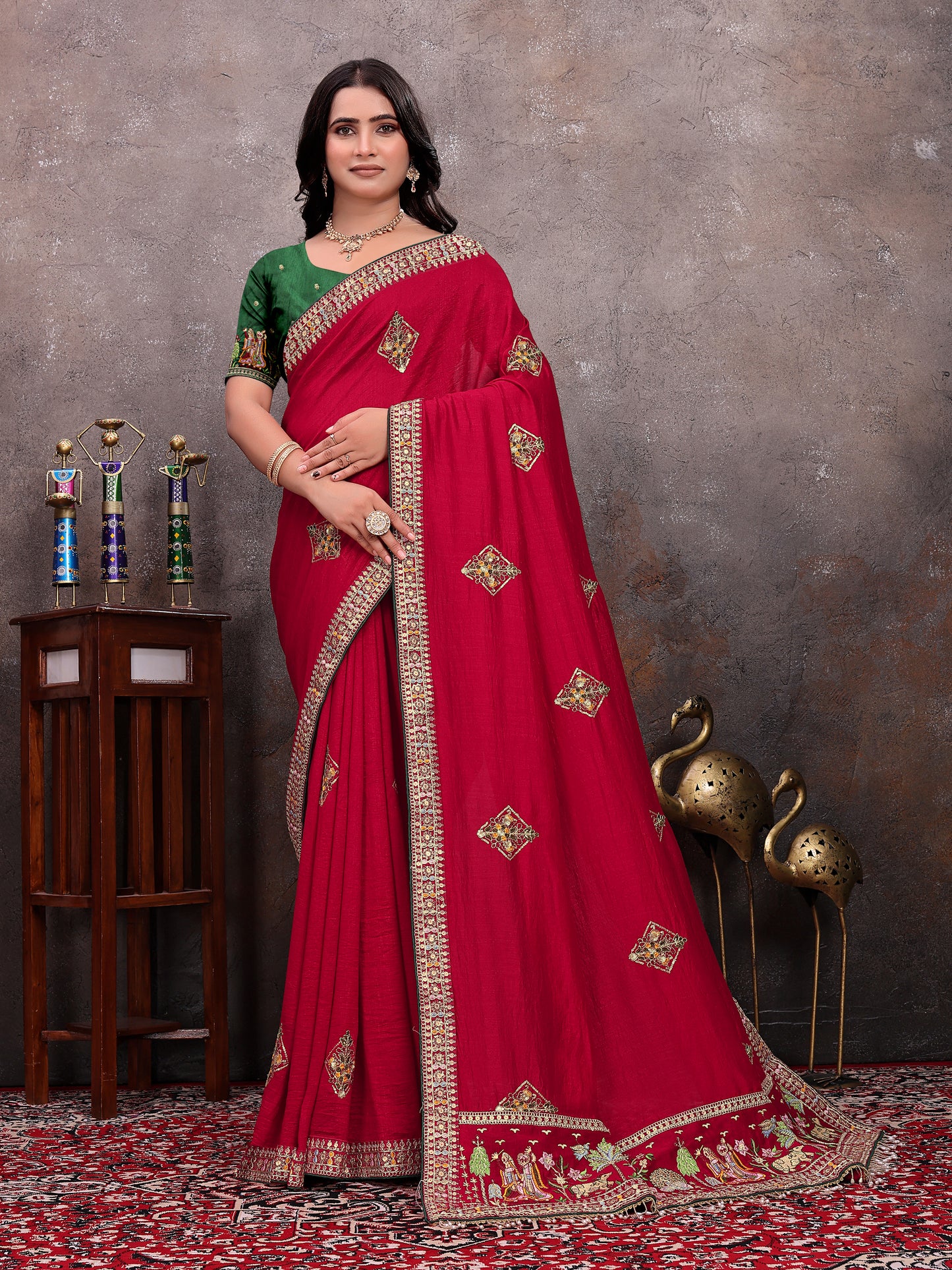 Red Diamond Motif Vichitra Blooming Saree