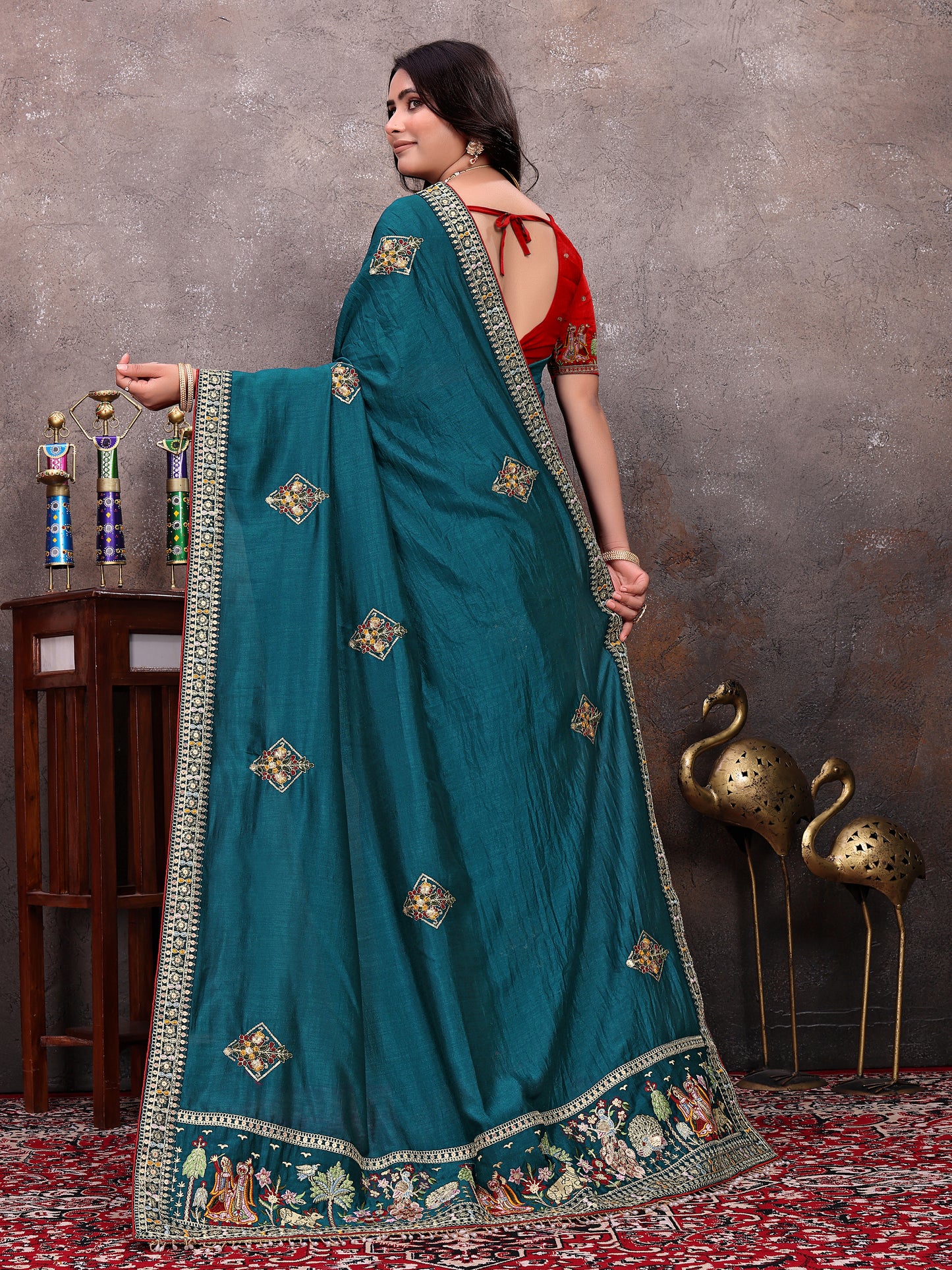 Teal Diamond Motif Vichitra Blooming Saree