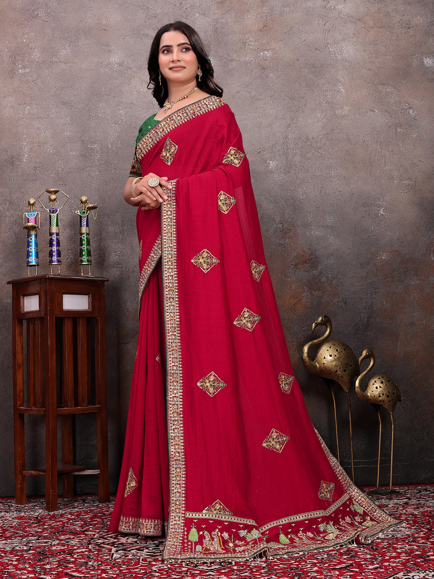 Red Diamond Motif Vichitra Blooming Saree
