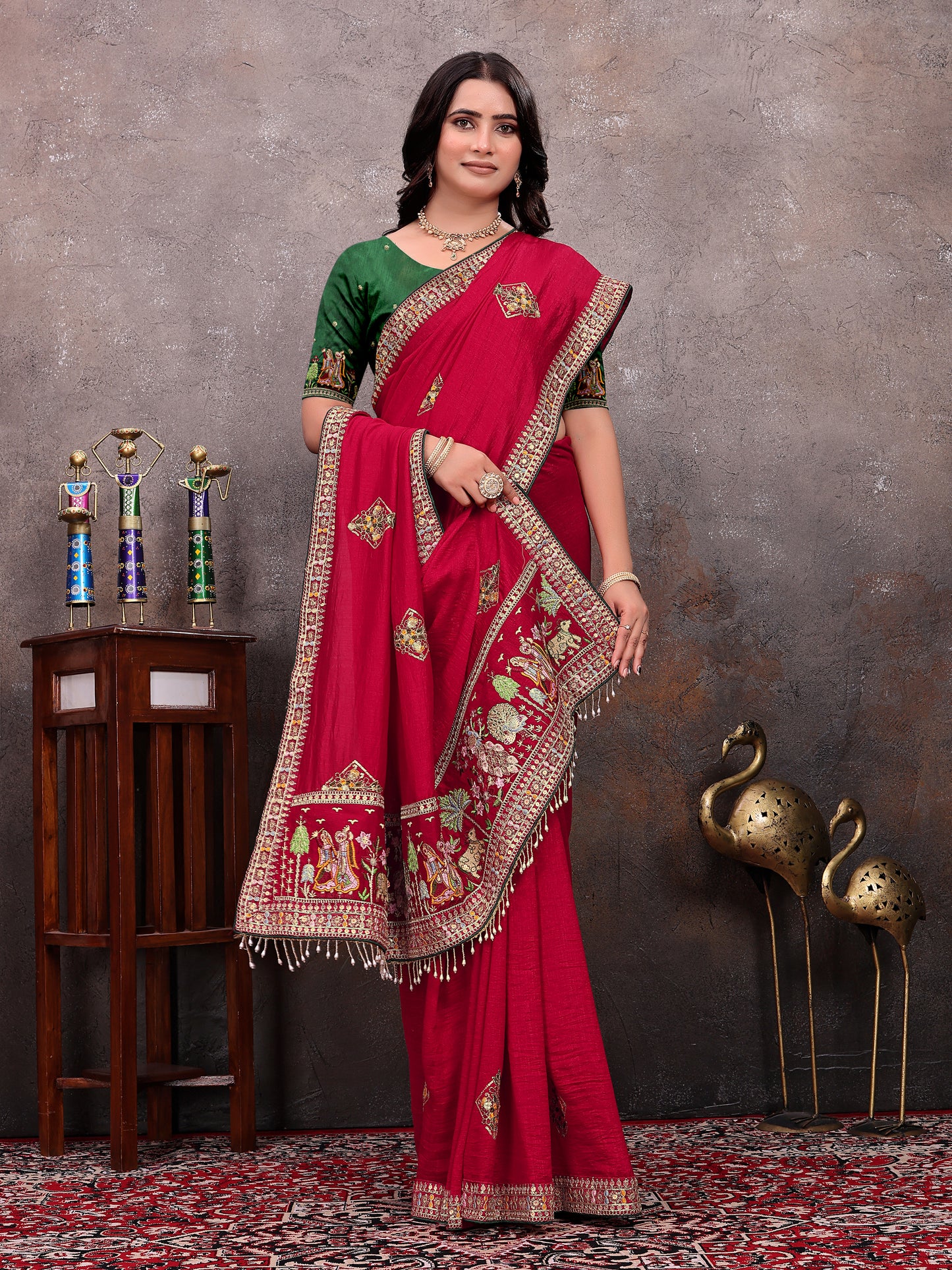 Red Diamond Motif Vichitra Blooming Saree