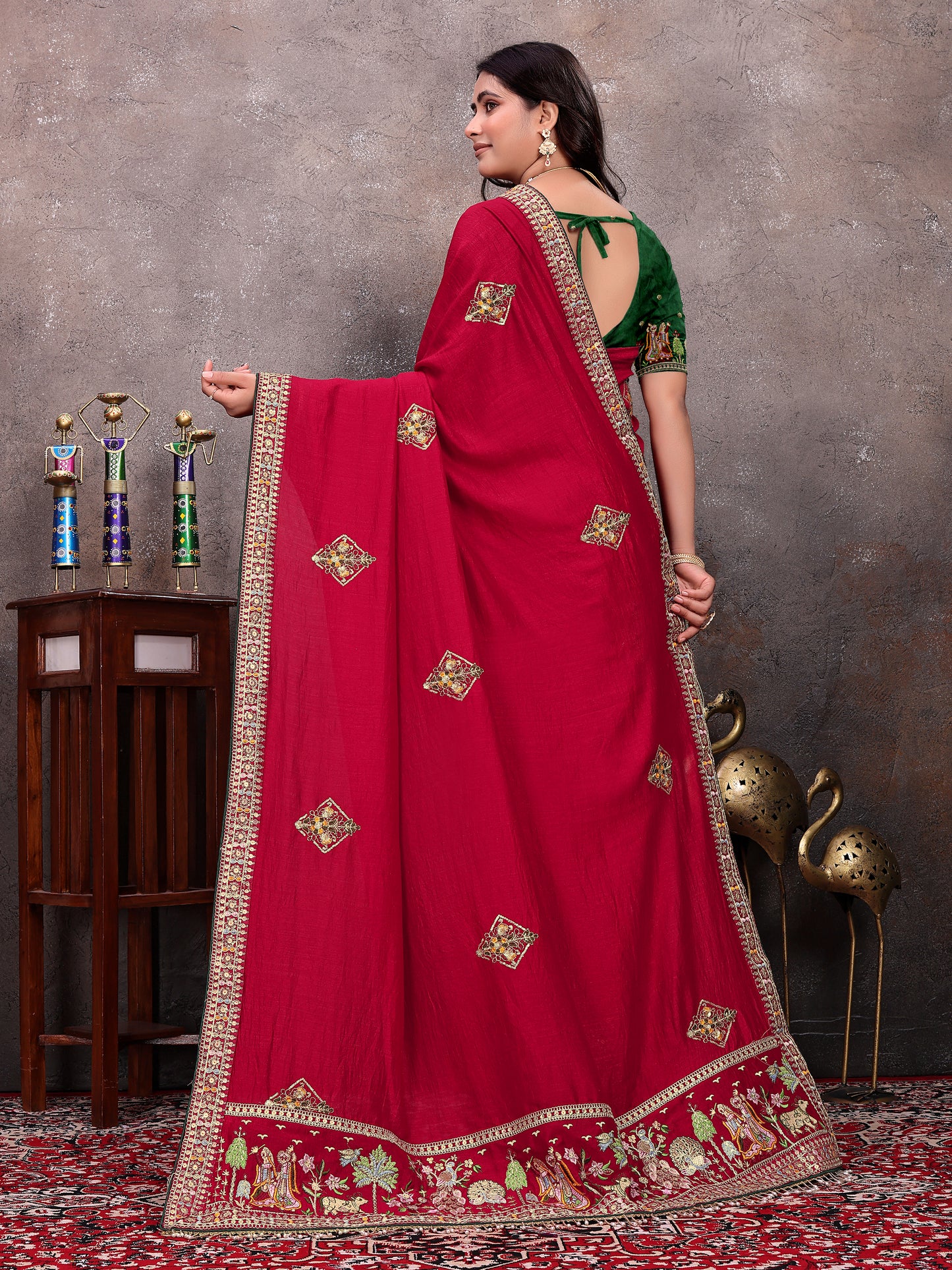 Red Diamond Motif Vichitra Blooming Saree
