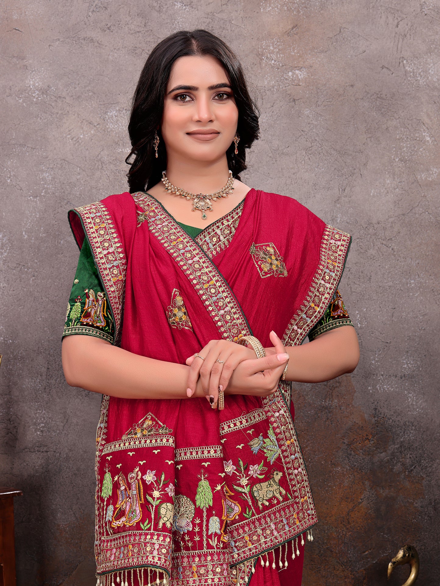 Red Diamond Motif Vichitra Blooming Saree