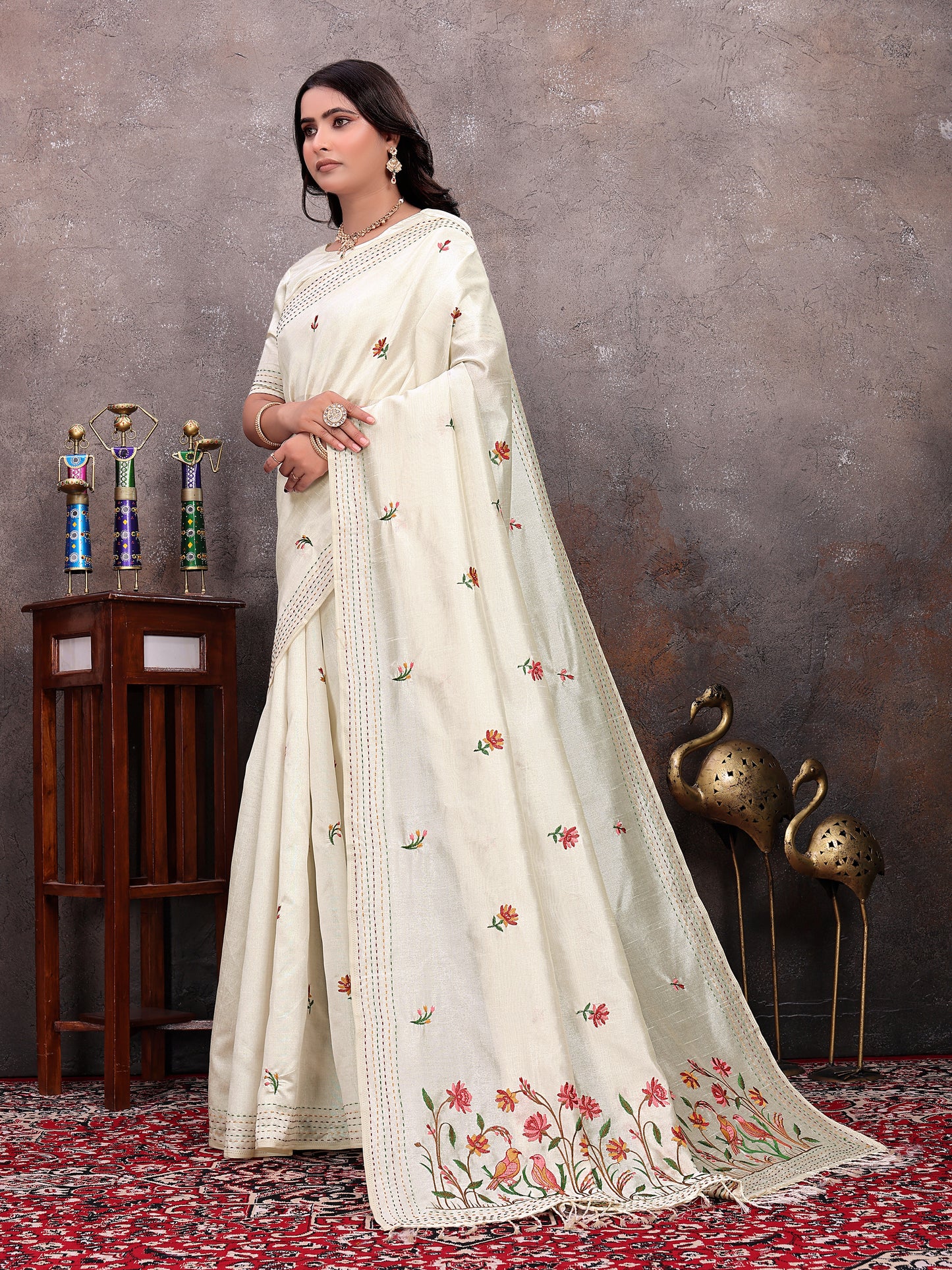 Cream Floral Bird Handwork Saree