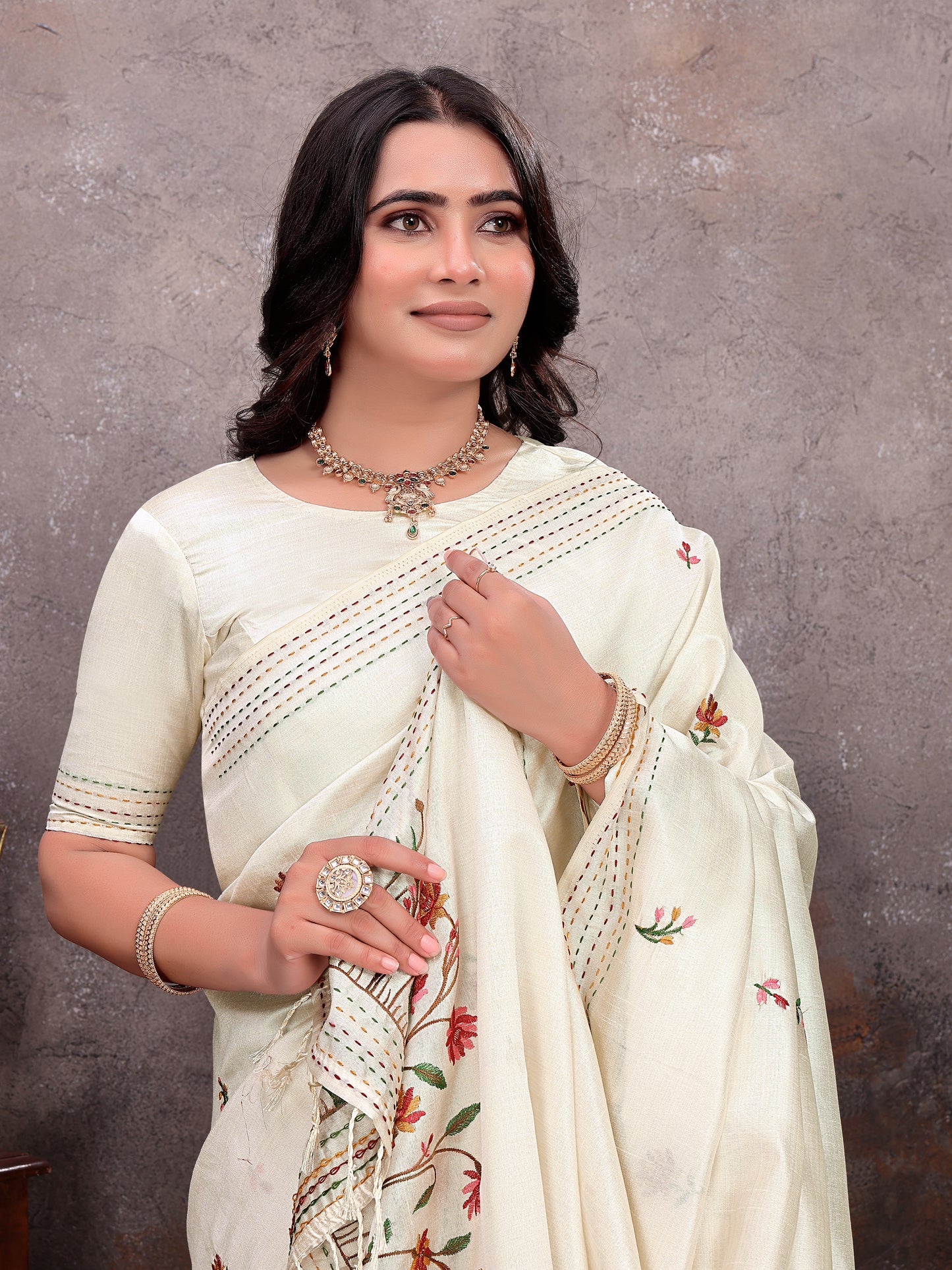 Cream Floral Bird Handwork Saree